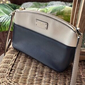 Kate Spade New York groove St., Millie
Crossbody bag.